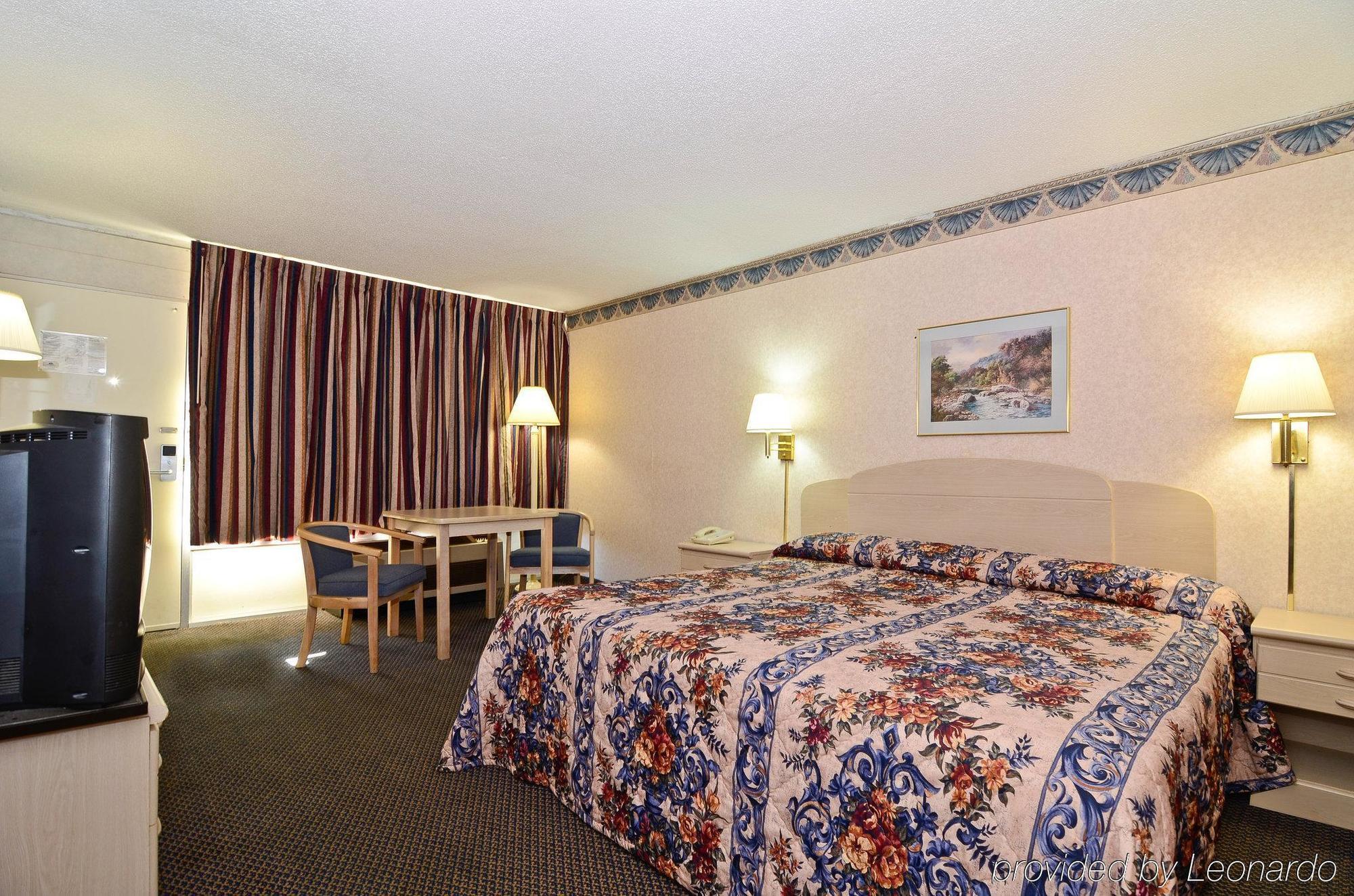 The Sanford Inn Pokoj fotografie